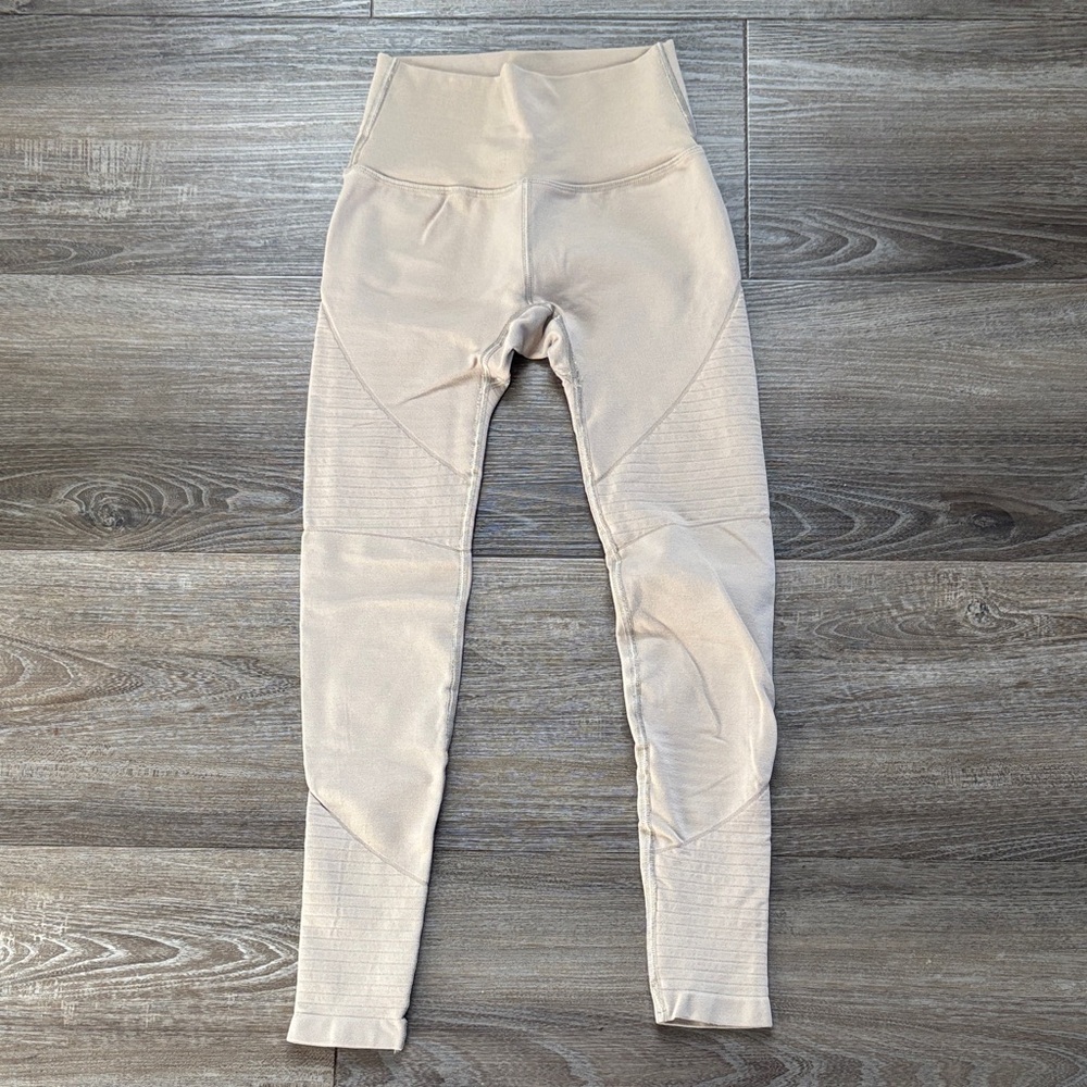 Alphalete Women's Cream Leggings